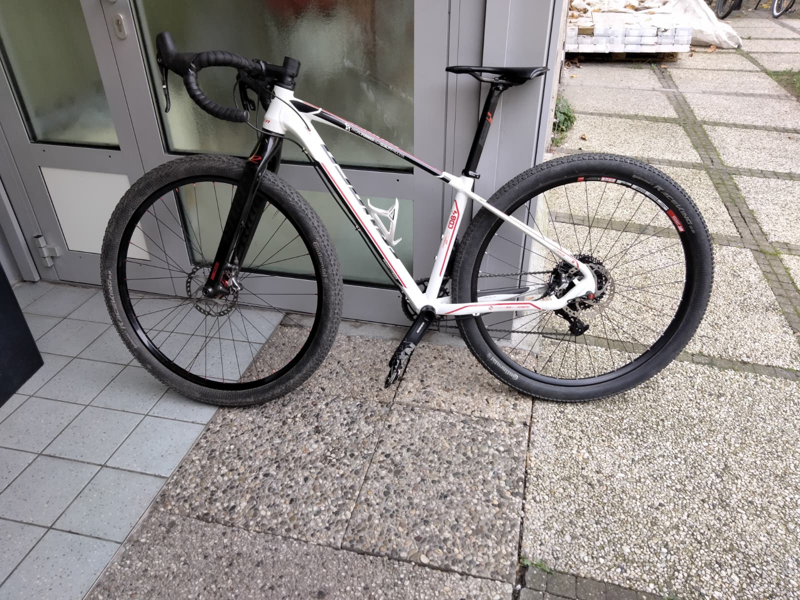 Gravel-crushing to beer-swigging ride moment